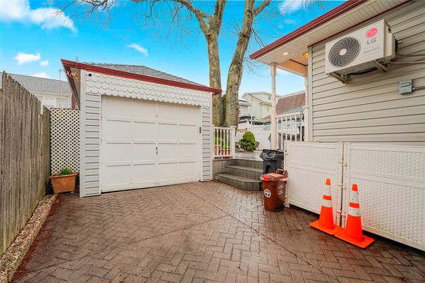 Detached Garage, Exterior