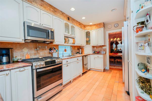 Dining room, Interior, Kitchen, Recessed Lighting, Stainless Steel Appliances, Wood Texture Flooring