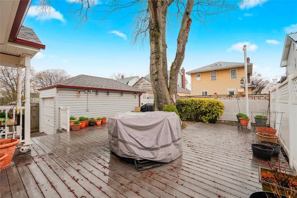 Detached Garage, Exterior