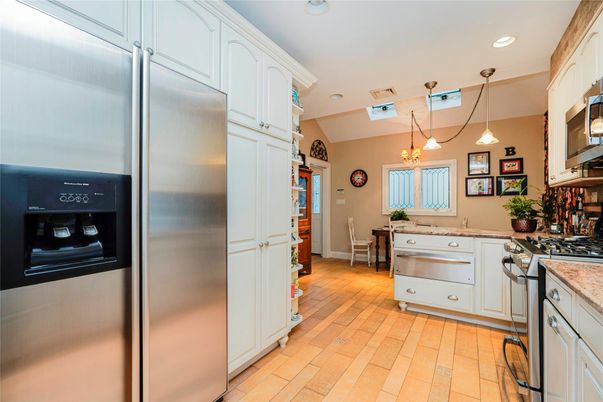 Dining room, Interior, Kitchen, Pendant Lights, Recessed Lighting, Stainless Steel Appliances