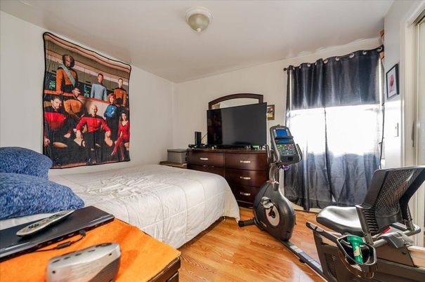 Bedroom, Fitness Equipment, Interior, Wood Texture Flooring