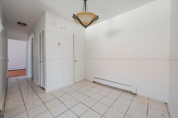 Empty room, Interior, Pendant Lights