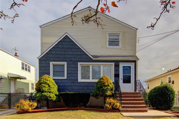 Exterior, Facade, Cape Cod