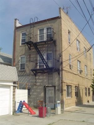 Attached, Exterior, Facade, Rowhouse