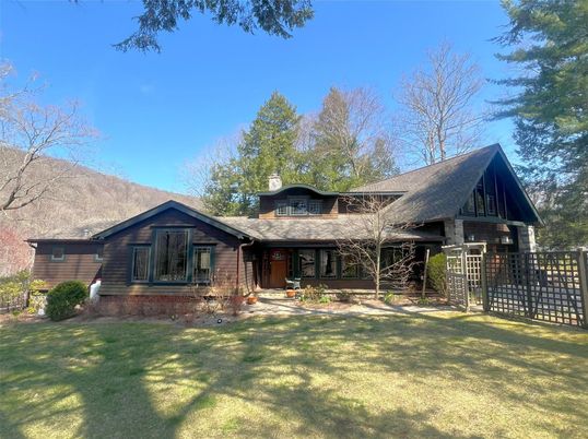 Backyard, Exterior, Facade, Log Home