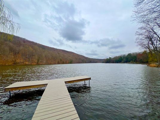 Exterior, Lake