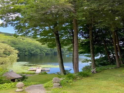 Exterior, Lake