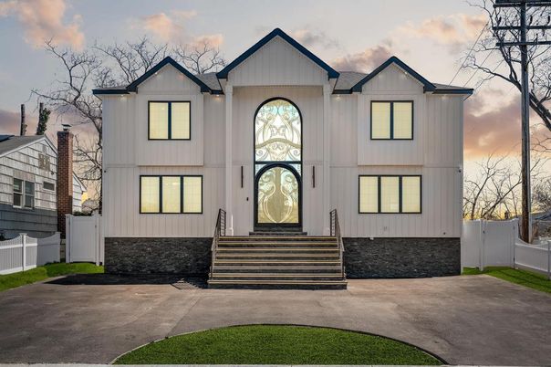 Exterior, Facade, Farmhouse