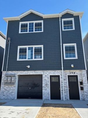 Attached, Exterior, Facade, Rowhouse