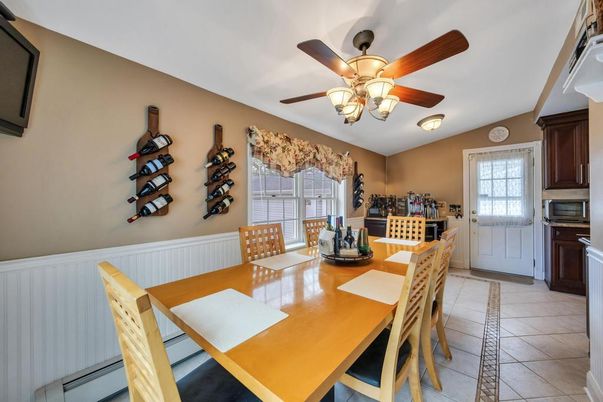 Dining room, Interior