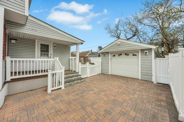 Detached Garage, Exterior