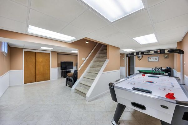 Game Room, Interior