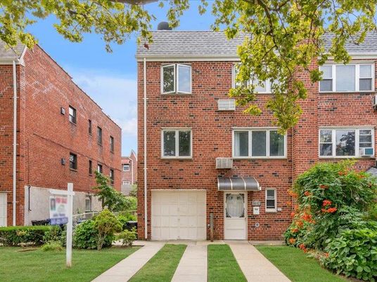 Attached, Exterior, Facade, Brick Facade, Rowhouse