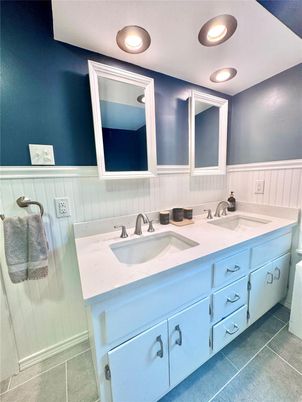 Bathroom, Dual Sink Vanities, Interior, Recessed Lighting