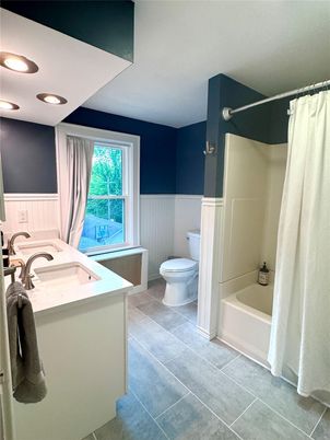 Bathroom, Interior, Recessed Lighting