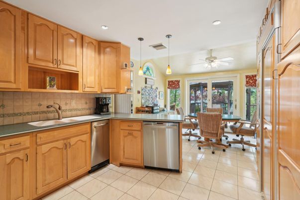 Dining room, Interior, Kitchen, Pendant Lights, Recessed Lighting, Stainless Steel Appliances
