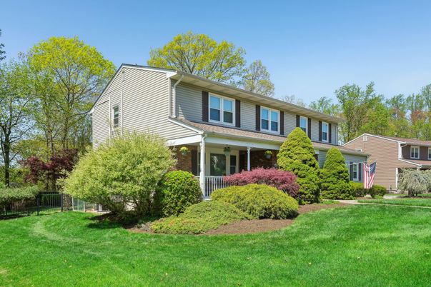 Backyard, Exterior, Facade, Brick Facade, Split Level