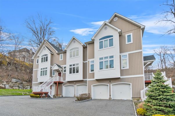 Attached, Exterior, Facade, Rowhouse