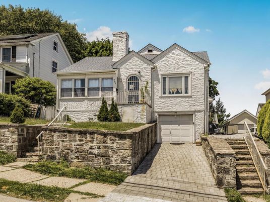 Attached, Exterior, Facade, Tudor Revival