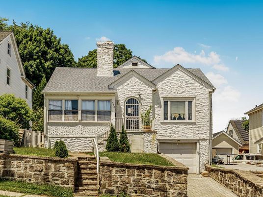 Attached, Exterior, Facade, Tudor Revival
