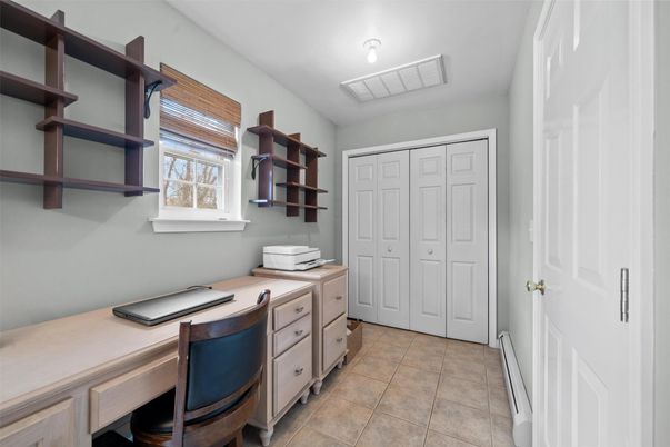 Home Office, Interior