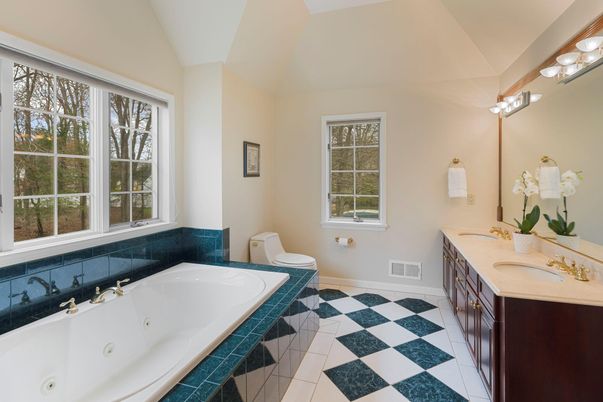 Bathroom, Dual Sink Vanities, Interior