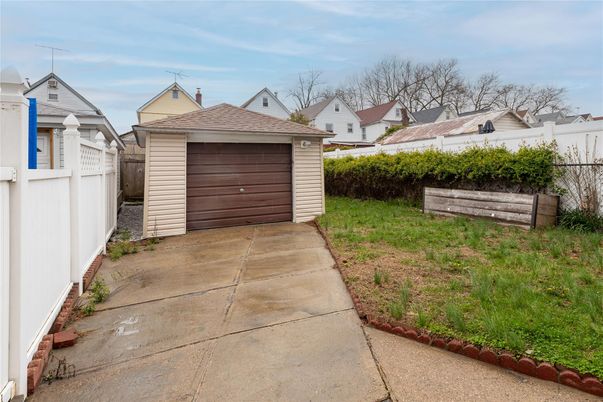 Detached Garage, Exterior