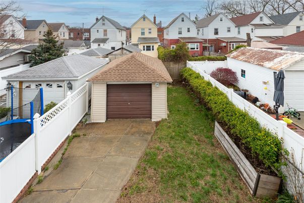 Detached Garage, Exterior