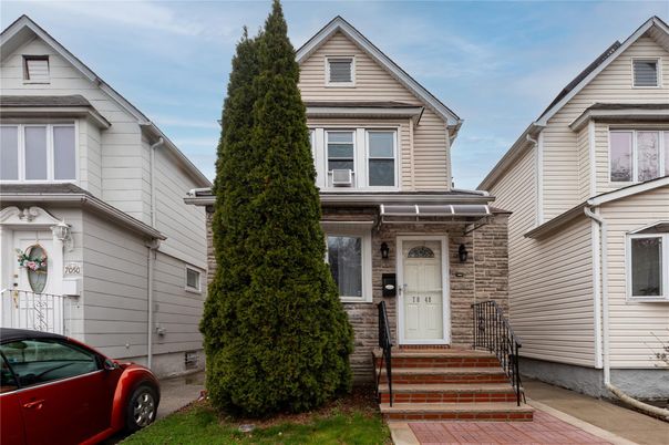Exterior, Facade, Rowhouse