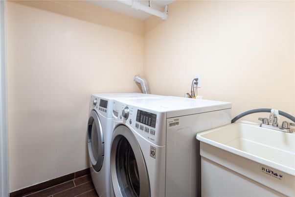 Interior, Washer, Wood Texture Flooring