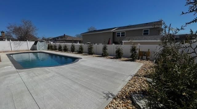 Exterior, Pool