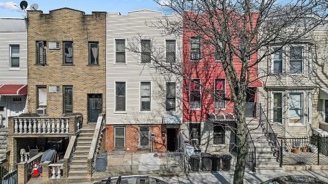 Exterior, Facade, Brick Facade, Rowhouse