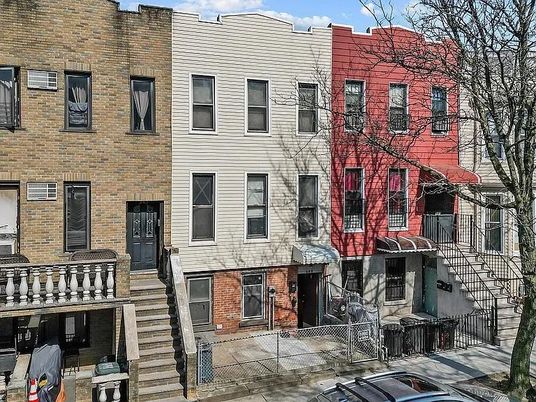 Exterior, Facade, Brick Facade, Rowhouse