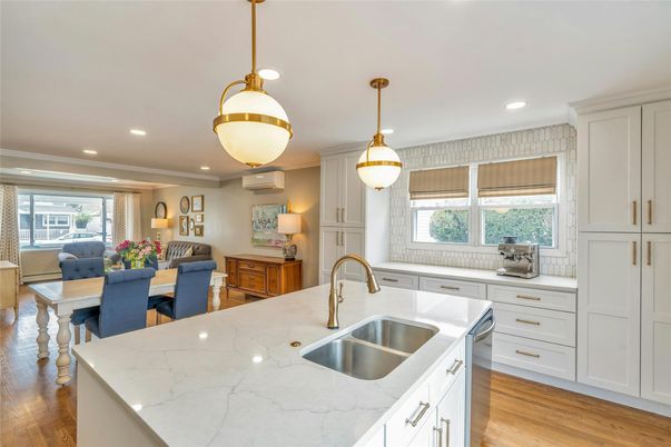 Dining room, Interior, Kitchen, Pendant Lights, Recessed Lighting, Wood Texture Flooring