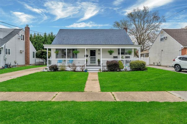 Exterior, Facade, Cape Cod
