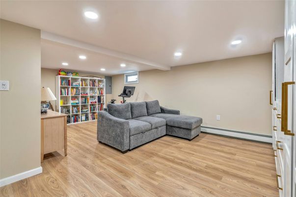 Fitness Equipment, Interior, Recessed Lighting, Wood Texture Flooring