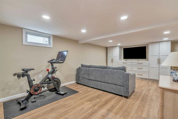 Fitness Equipment, Interior, Recessed Lighting, Wood Texture Flooring