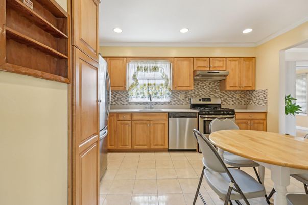 Dining room, Interior, Kitchen, Recessed Lighting, Stainless Steel Appliances