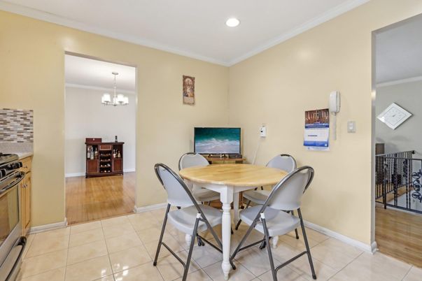 Chandelier, Dining room, Interior, Recessed Lighting, Wood Texture Flooring