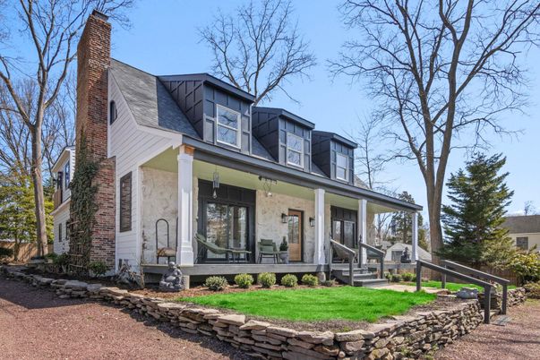 Exterior, Facade, American Foursquare