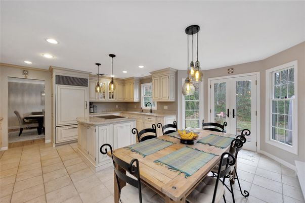 Dining room, Interior, Kitchen, Pendant Lights, Recessed Lighting, Stainless Steel Appliances