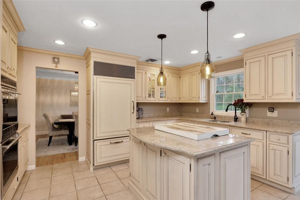 Dining room, Interior, Kitchen, Pendant Lights, Recessed Lighting, Stainless Steel Appliances
