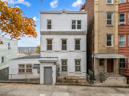 Exterior, Facade, Brick Facade, Rowhouse