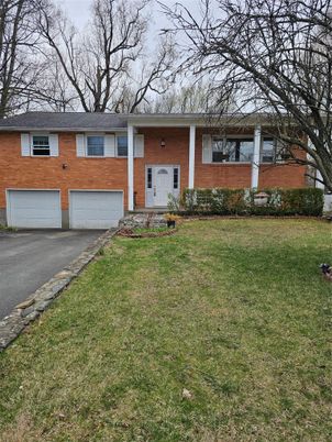 Attached, Exterior, Facade, Brick Facade, Raised Ranch