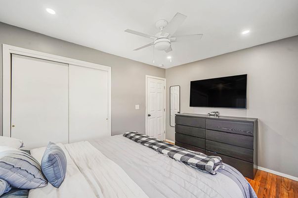 Bedroom, Interior, Recessed Lighting, Wood Texture Flooring