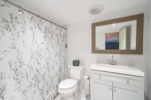 Bathroom, Interior, Recessed Lighting