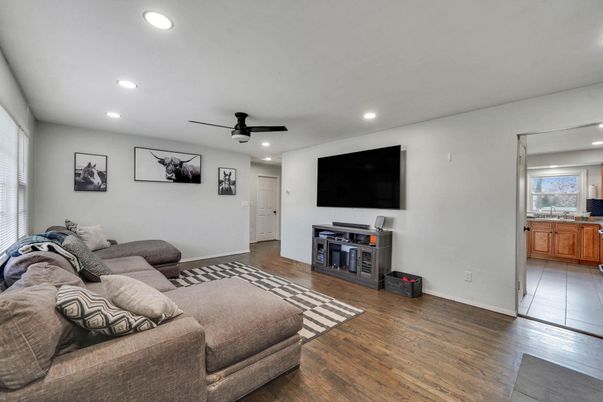 Interior, Living room, Recessed Lighting, Wood Texture Flooring