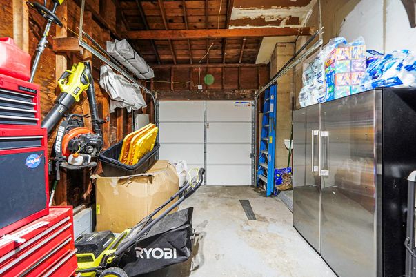 Garage, Interior, Wooden Beams