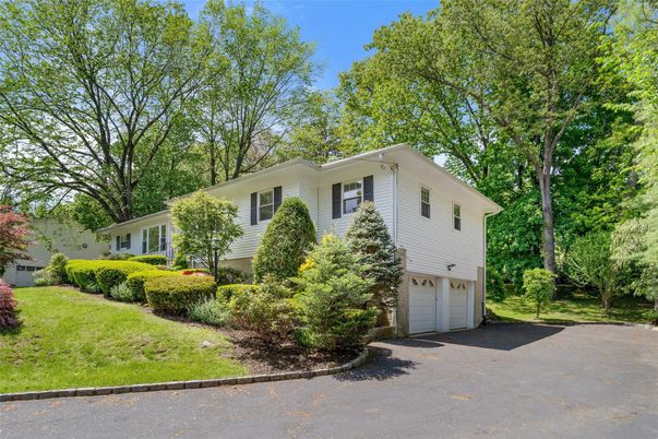 Attached, Exterior, Facade, Raised Ranch