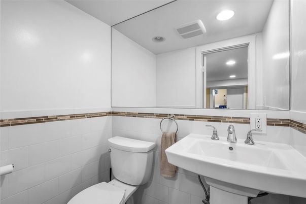 Bathroom, Interior, Recessed Lighting
